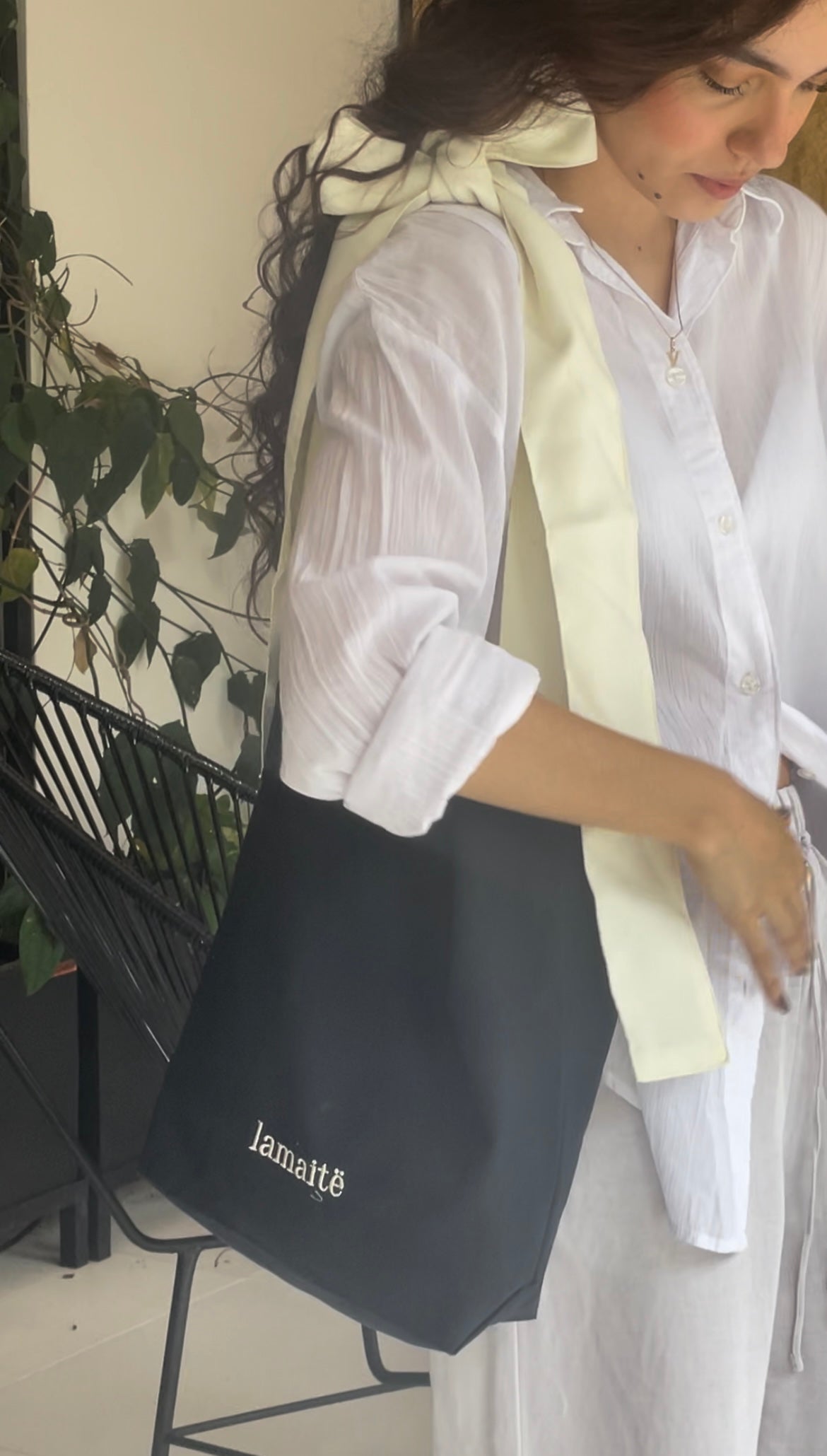 BOLSO LAZO NEGRO BEIGE